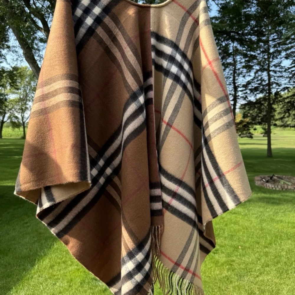 Burberry Cape - Picture 4 of 6